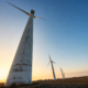 Ältere Onshore-Windenergieanlage im Abendlicht — Refinanzierung von Windparks nach dem EEG-Förderende